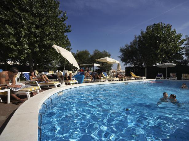 alexandraplaza fr offre-juillet-hotel-front-de-mer-riccione-avec-piscines 013