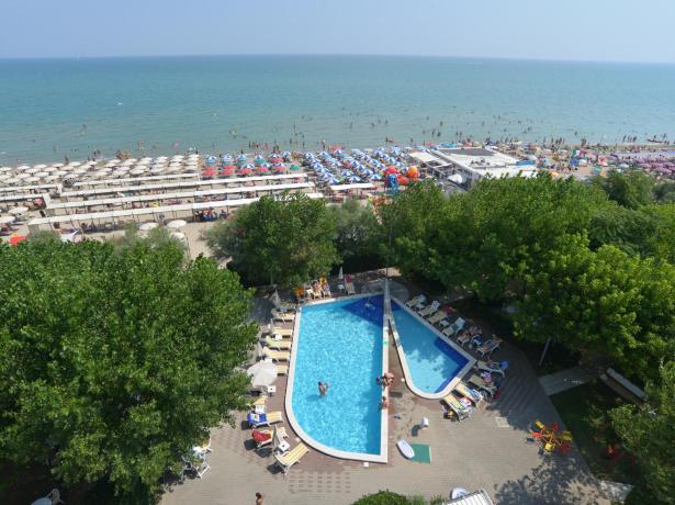 alexandraplaza en september-offer-beachfront-hotel-riccione-with-pool 014